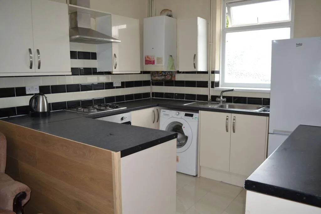 1 bedroom house share for rent