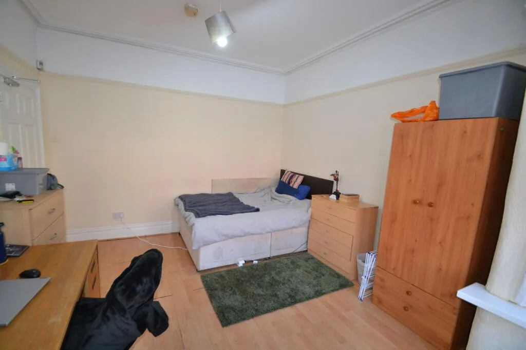 1 bedroom house share for rent