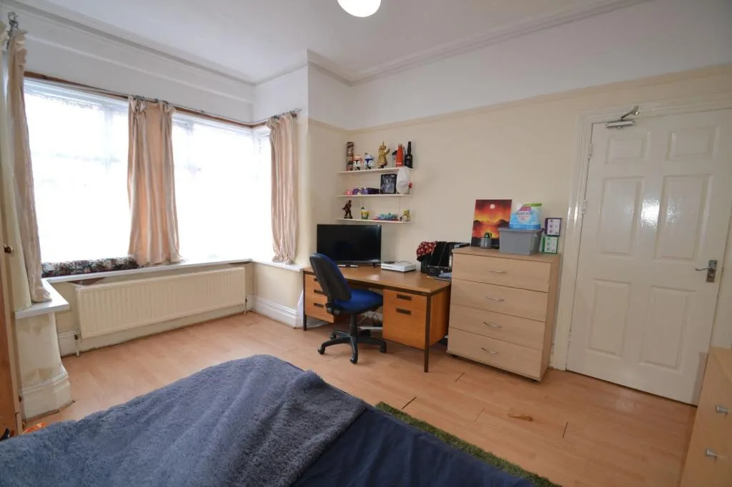 1 bedroom house share for rent