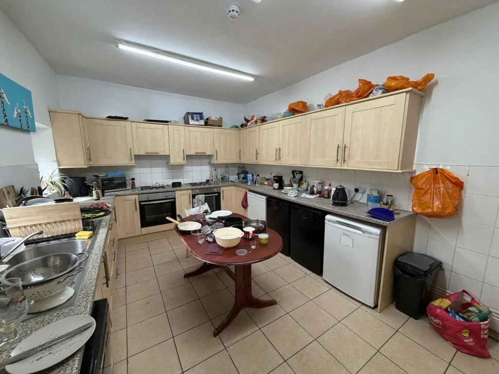 9 bedroom house for rent