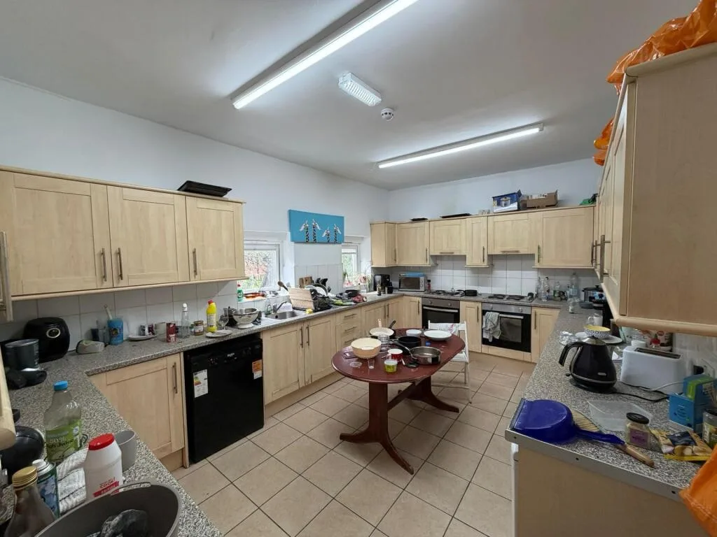 9 bedroom house for rent