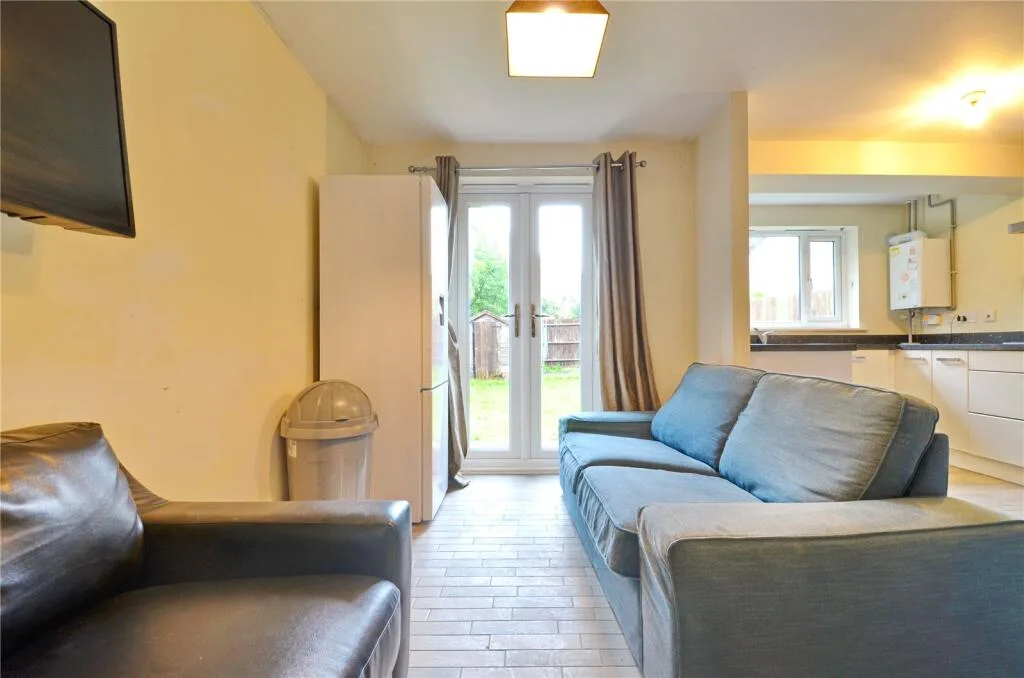 1 bedroom house share for rent