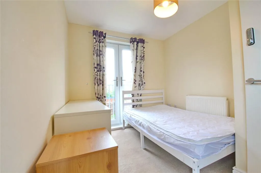 1 bedroom house share for rent