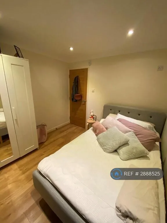 1 bedroom house share for rent