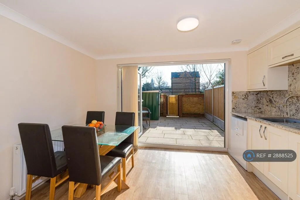 1 bedroom house share for rent