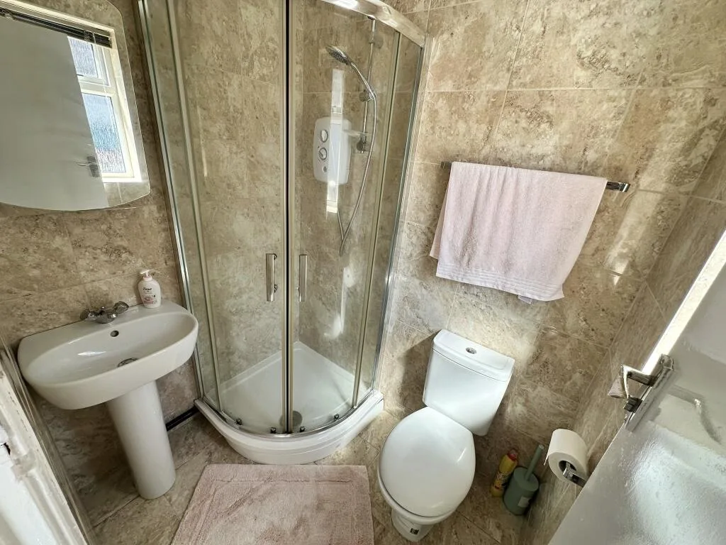 3 bedroom end of terrace house for rent