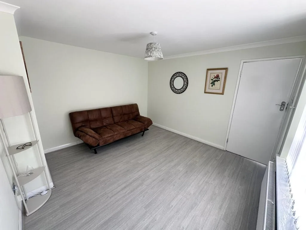 3 bedroom end of terrace house for rent