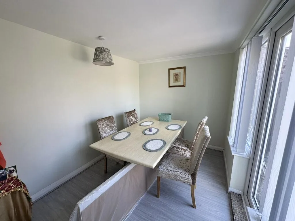 3 bedroom end of terrace house for rent