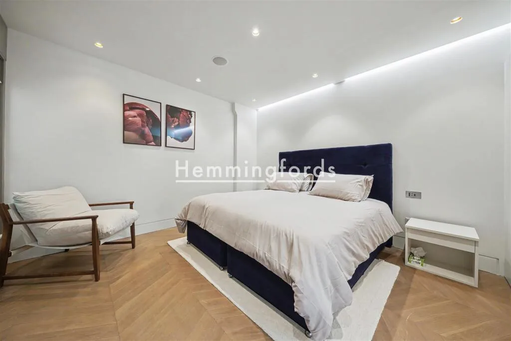 4 bedroom mews property for rent