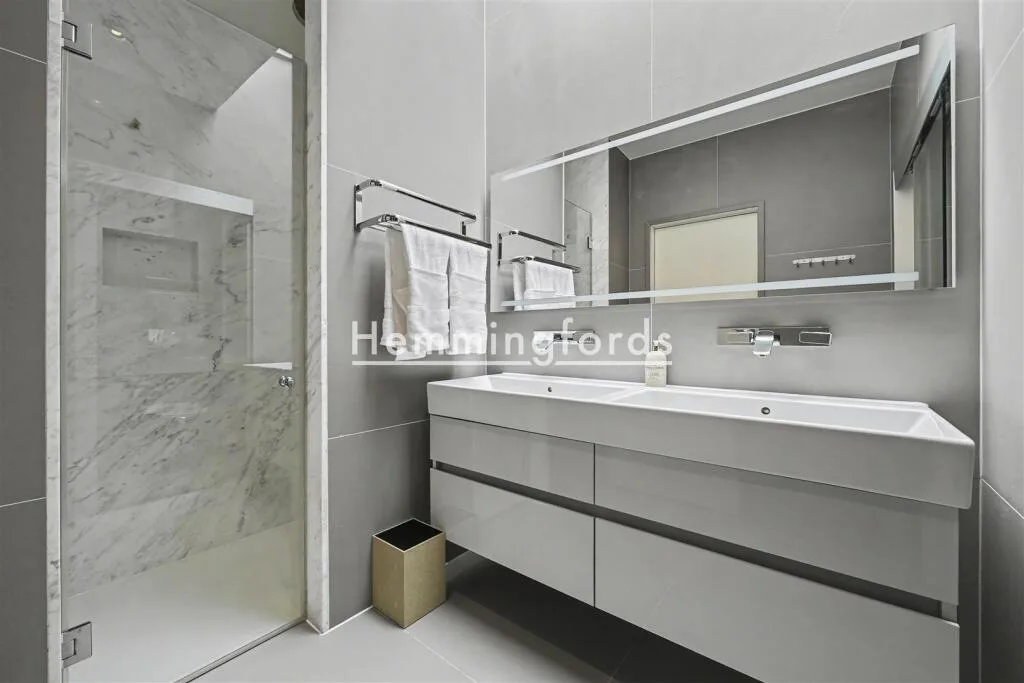 4 bedroom mews property for rent