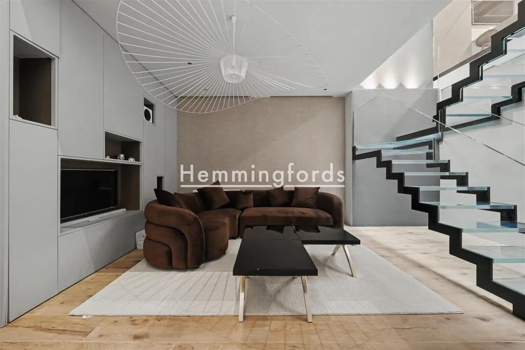 4 bedroom mews property for rent