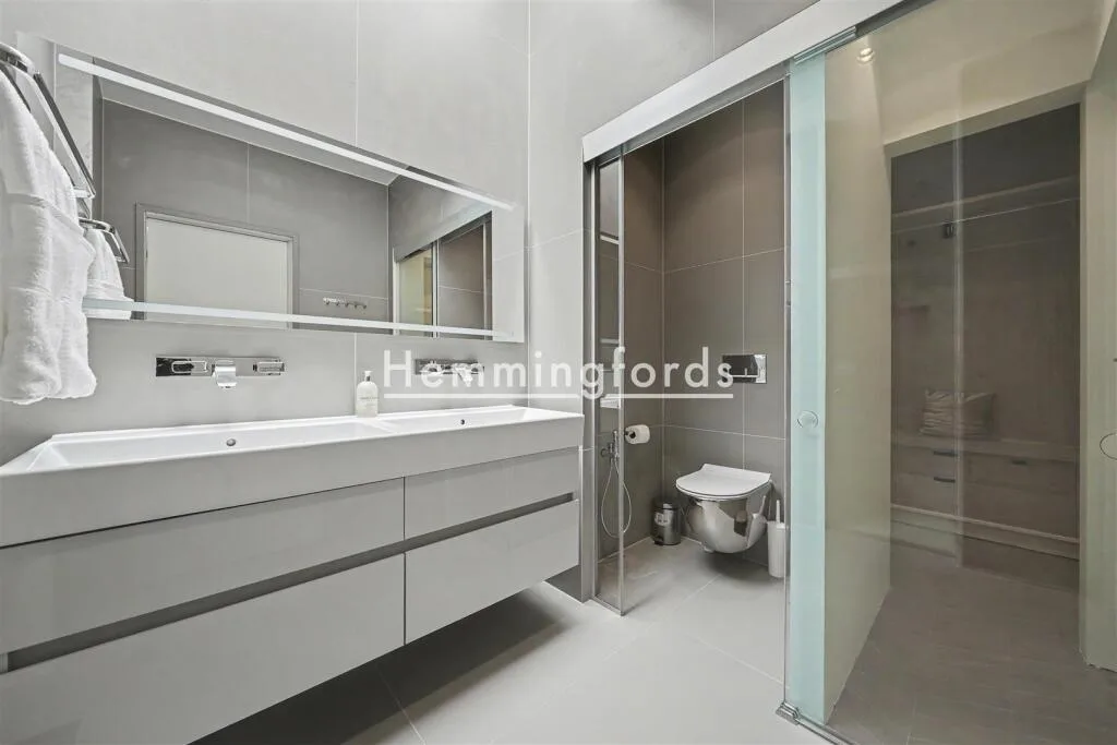 4 bedroom mews property for rent