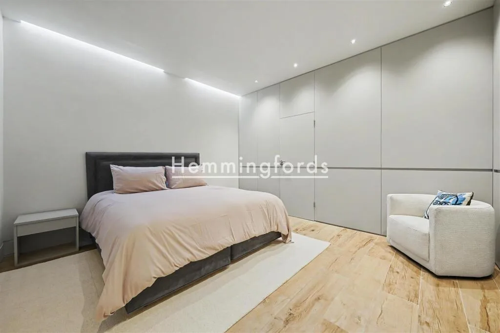 4 bedroom mews property for rent