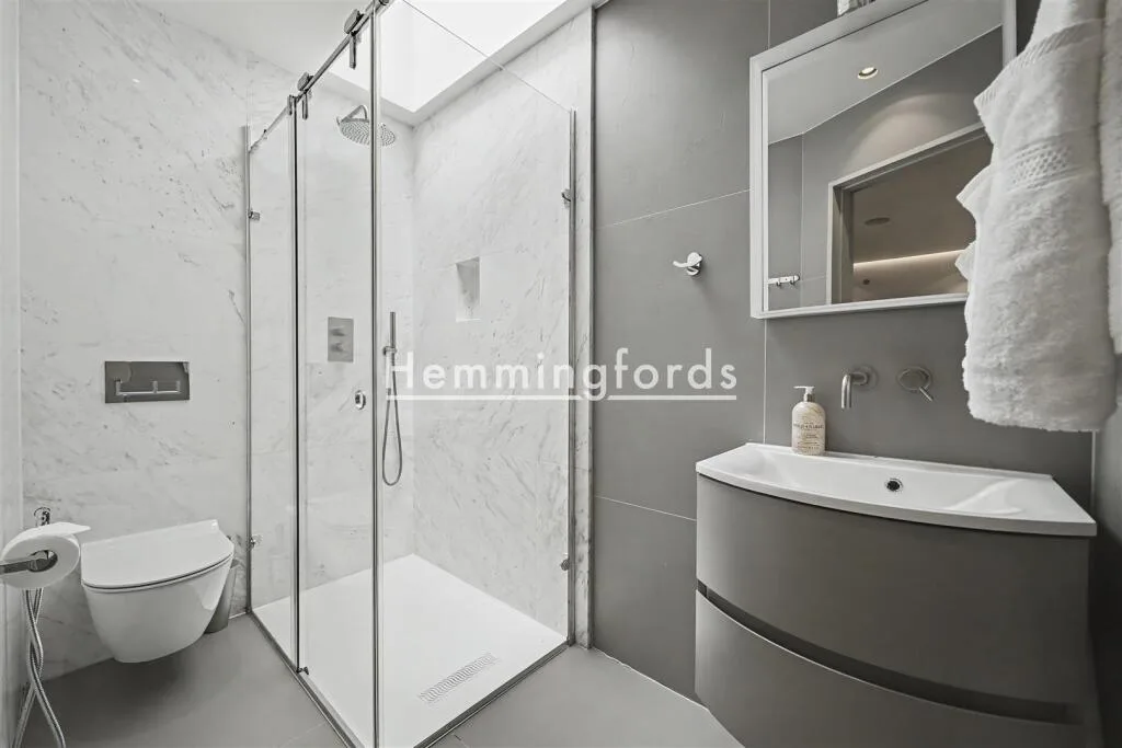 4 bedroom mews property for rent