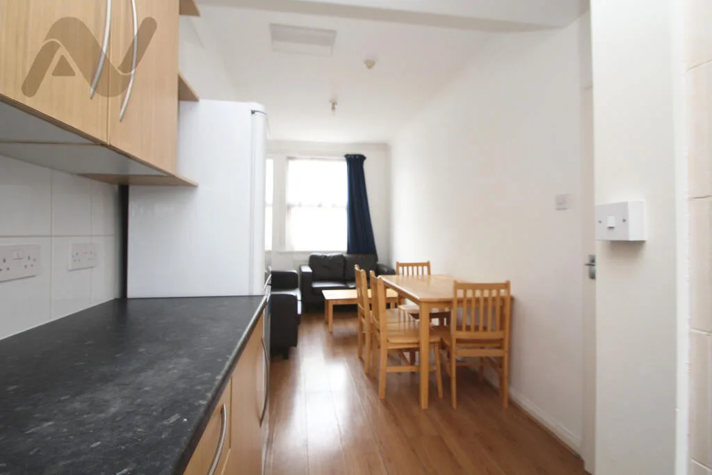 4 bedroom maisonette for rent