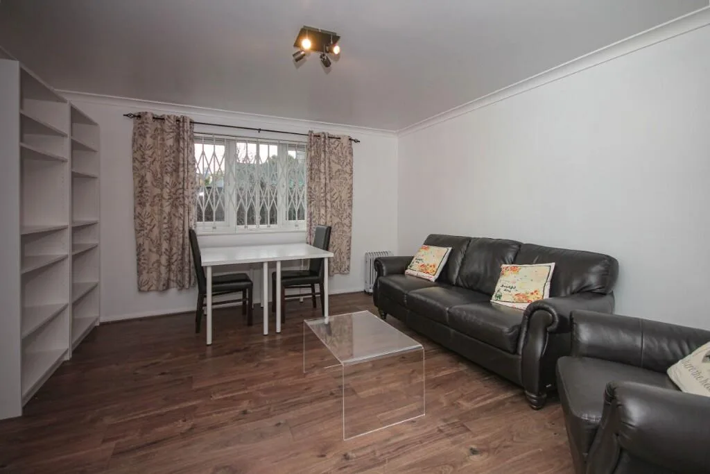 2 bedroom ground floor flat for rent