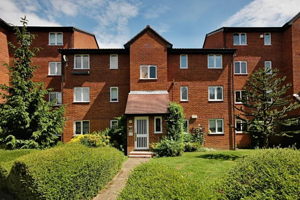 2 bedroom ground floor flat for rent