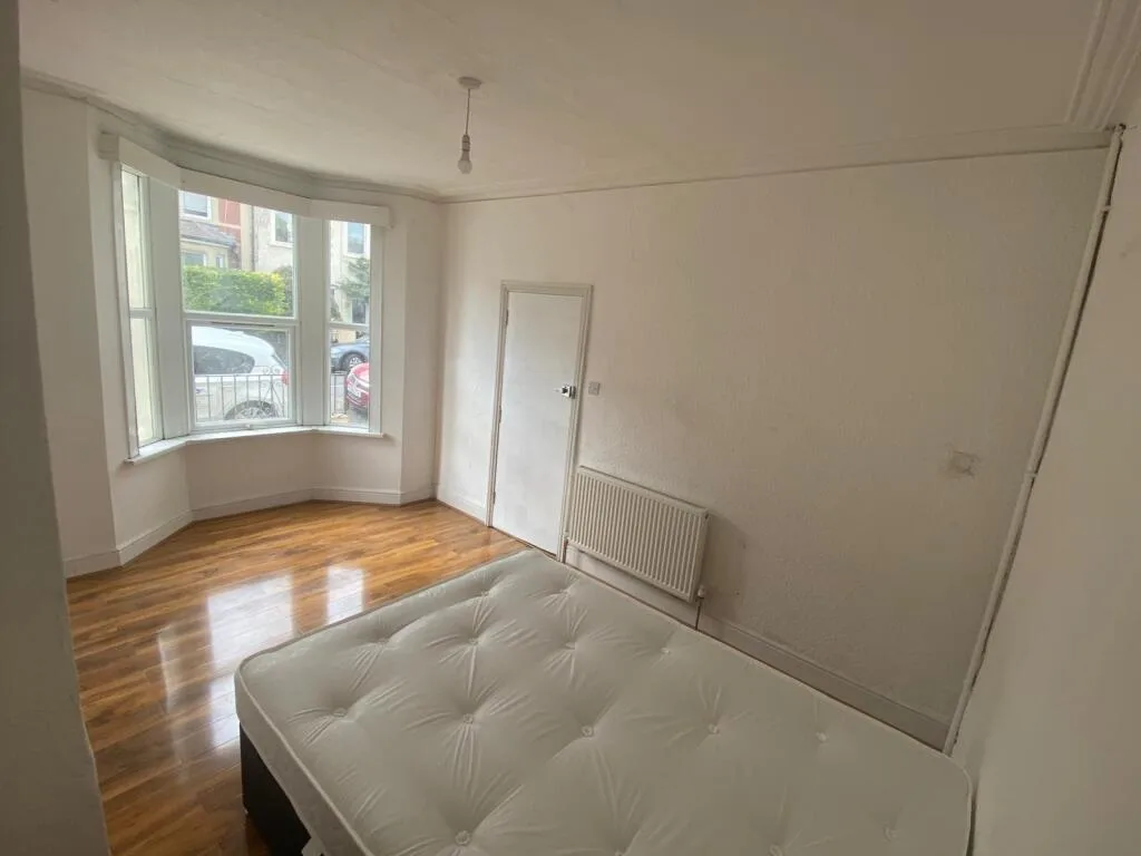2 bedroom house share for rent