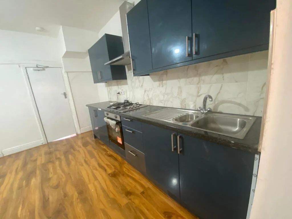 2 bedroom house share for rent
