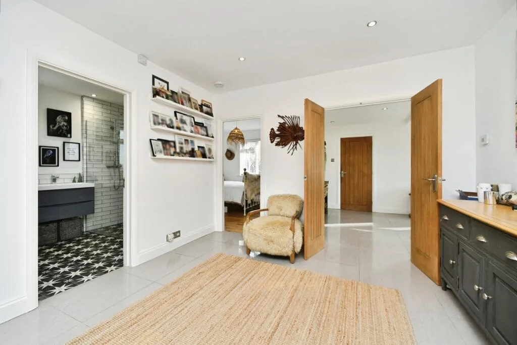 1 bedroom detached bungalow for rent