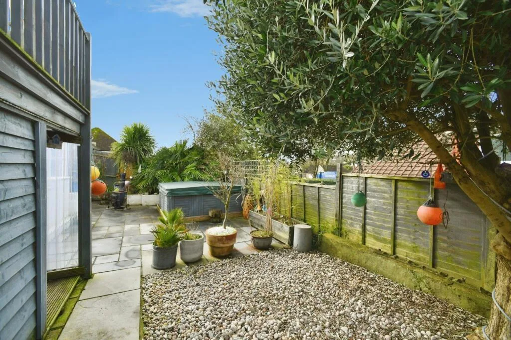 1 bedroom detached bungalow for rent
