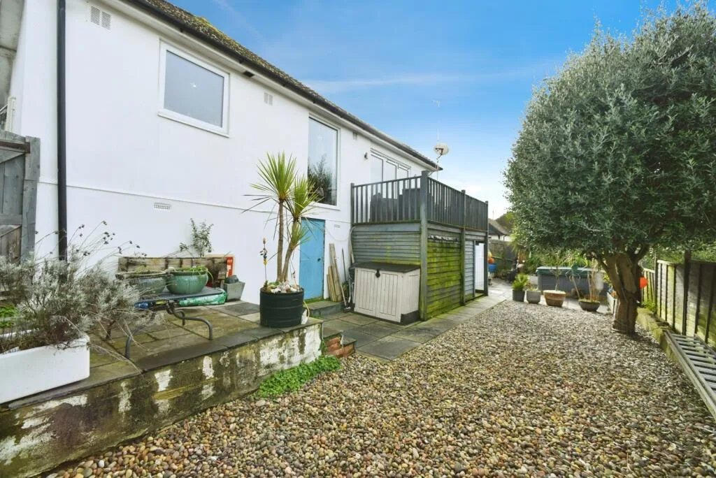 1 bedroom detached bungalow for rent
