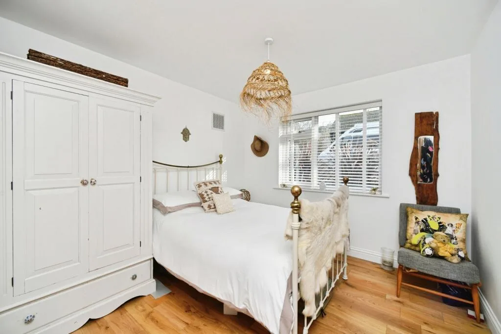 1 bedroom detached bungalow for rent