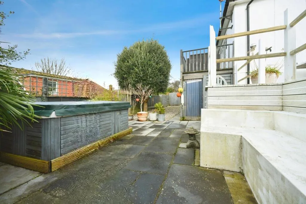 1 bedroom detached bungalow for rent
