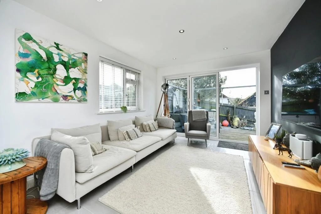 1 bedroom detached bungalow for rent