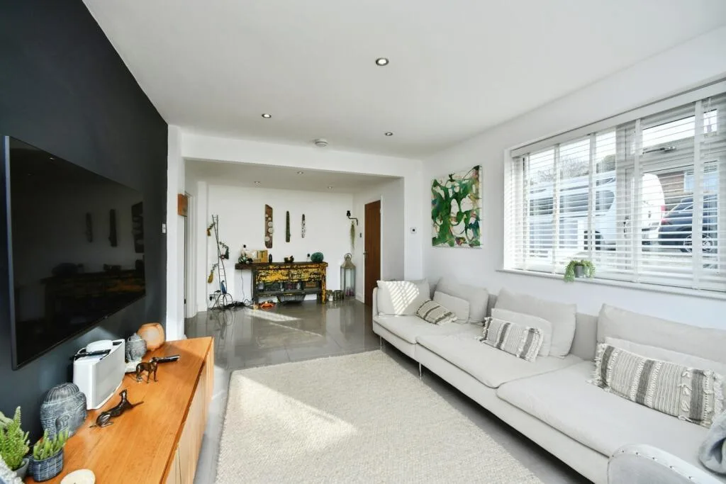 1 bedroom detached bungalow for rent