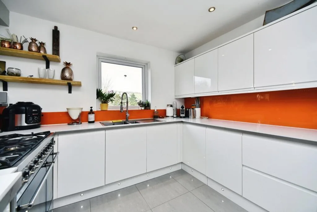 1 bedroom detached bungalow for rent