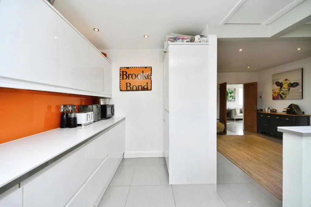 1 bedroom detached bungalow for rent