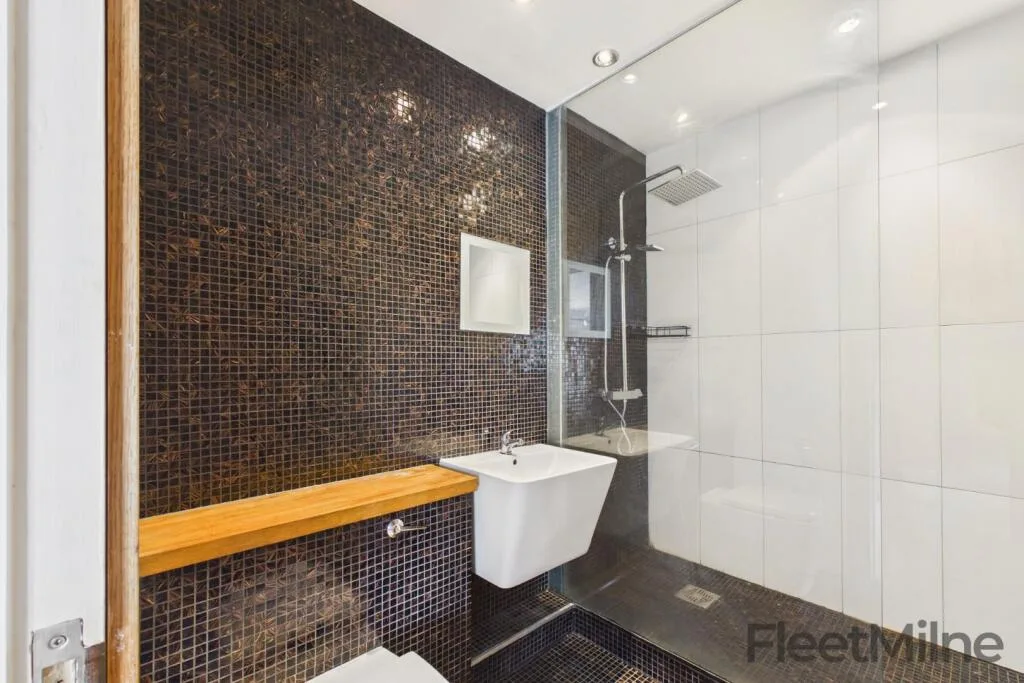 2 bedroom penthouse for rent