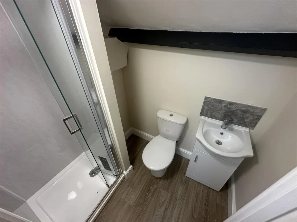 6 bedroom terraced house for rent