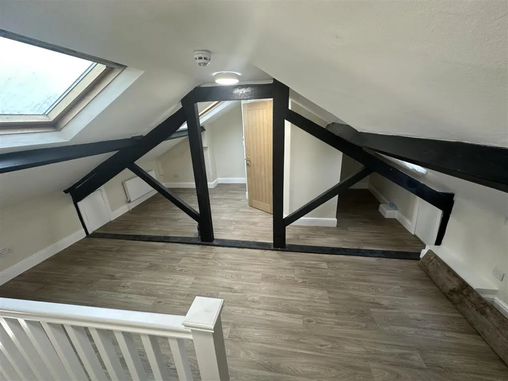 6 bedroom terraced house for rent