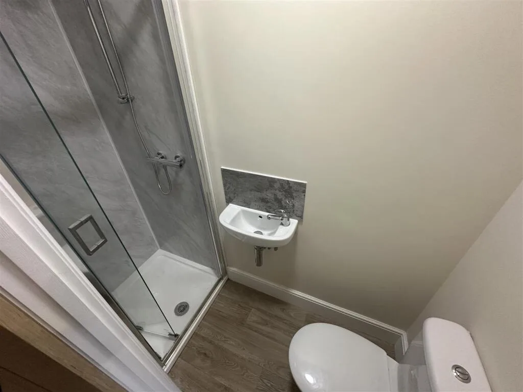 6 bedroom terraced house for rent