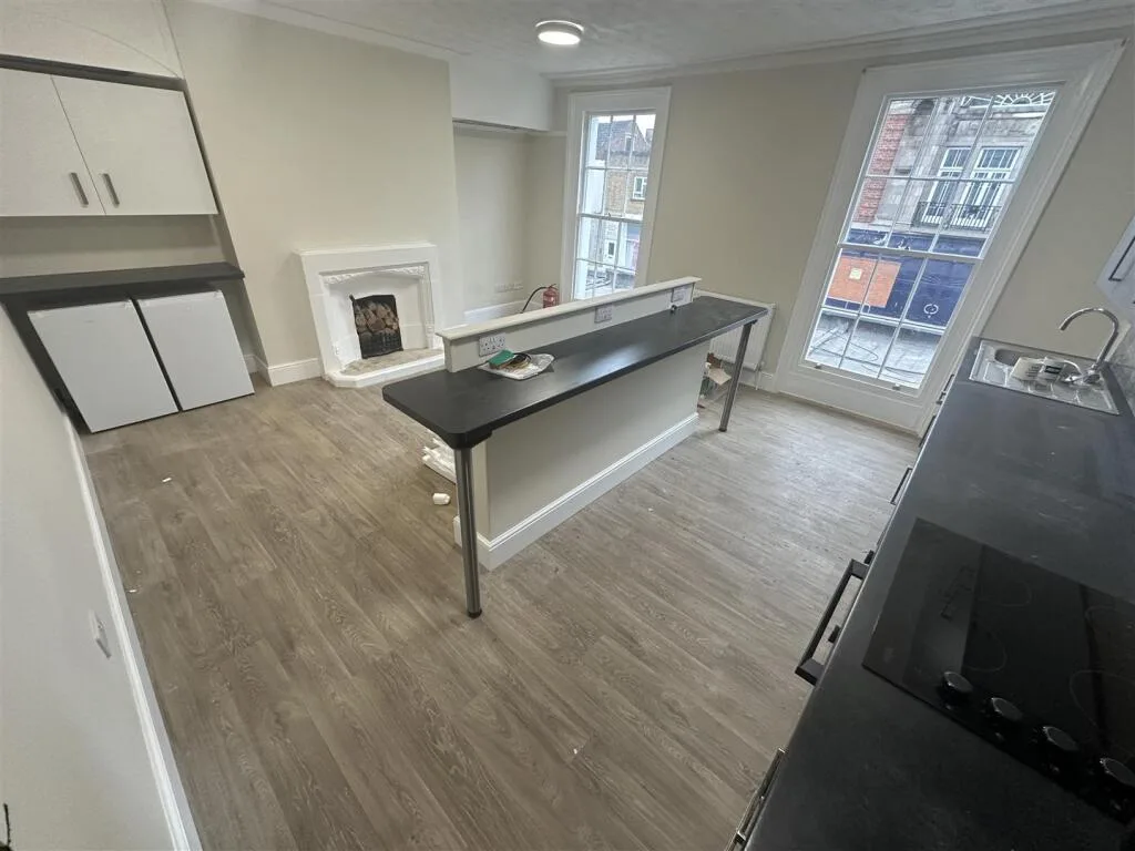 6 bedroom terraced house for rent