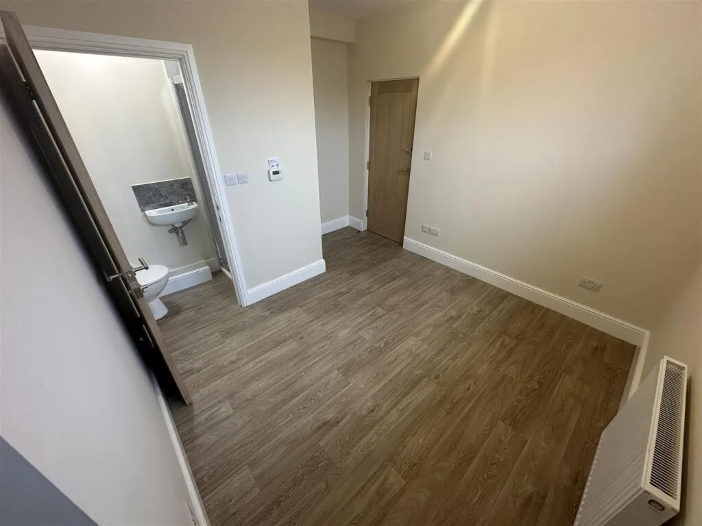 6 bedroom terraced house for rent