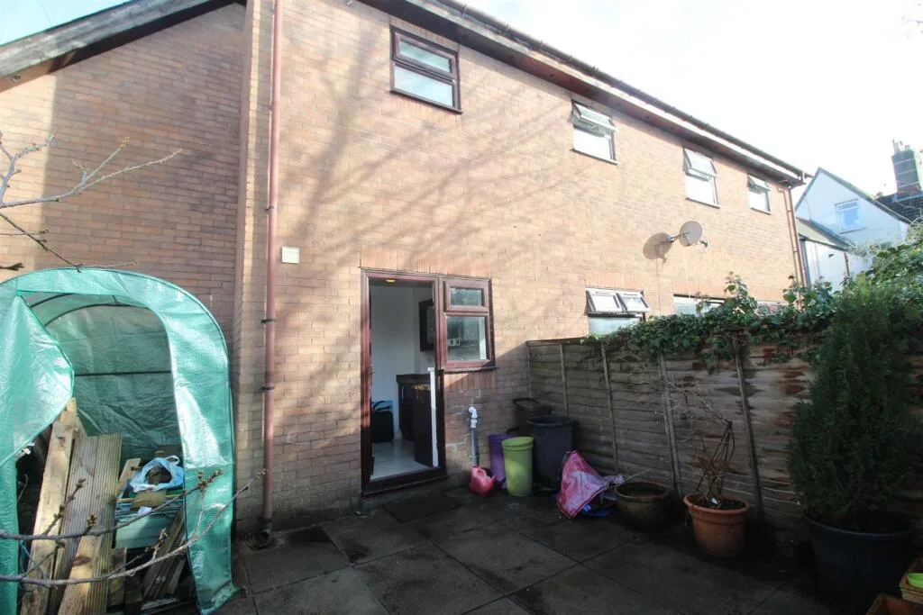 1 bedroom house for rent