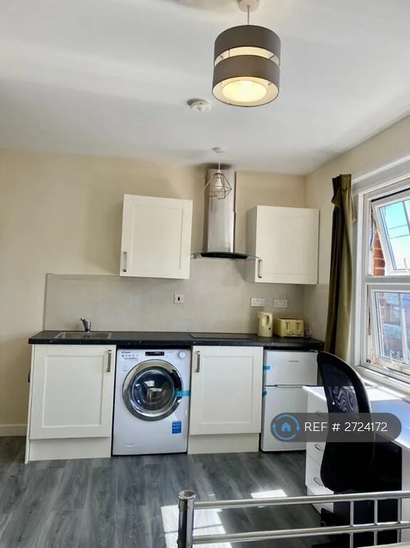 1 bedroom house share for rent