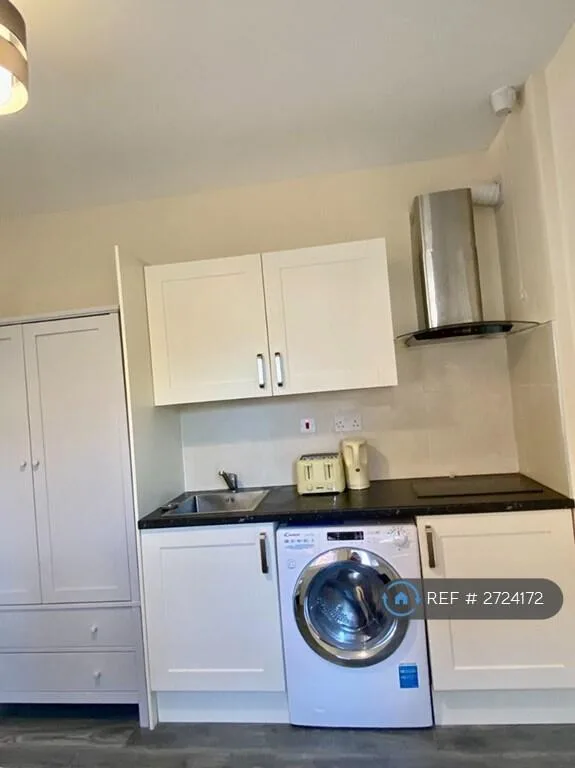 1 bedroom house share for rent