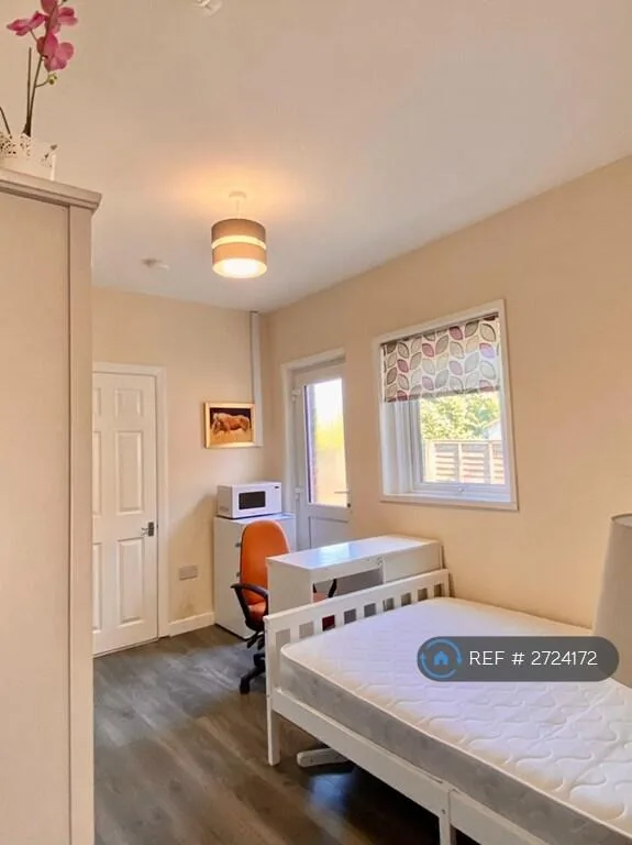 1 bedroom house share for rent
