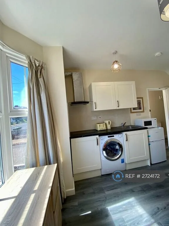 1 bedroom house share for rent
