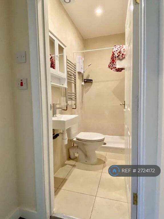 1 bedroom house share for rent