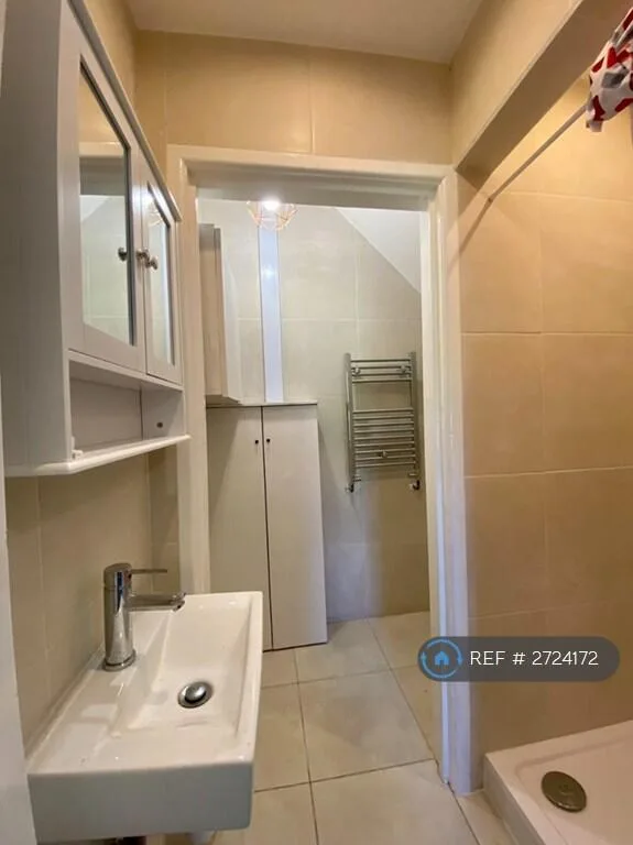 1 bedroom house share for rent