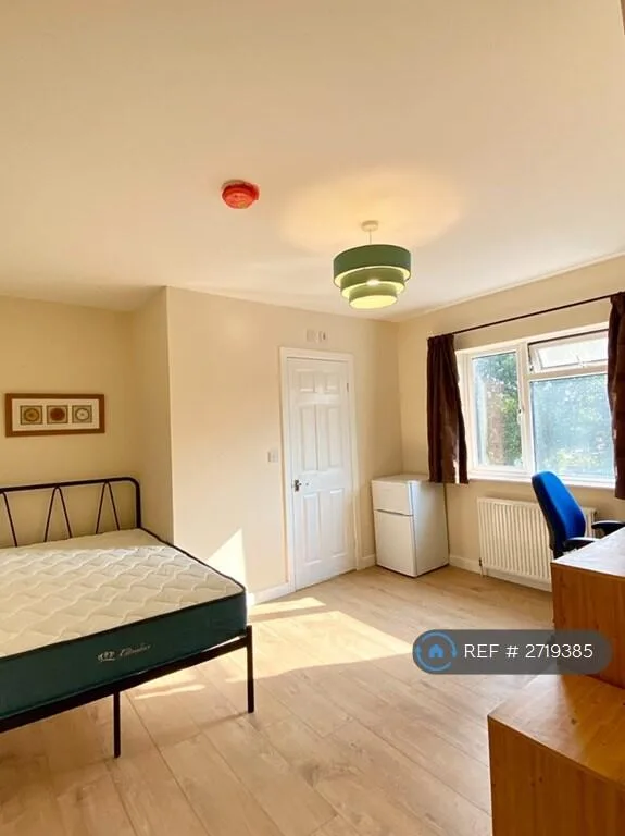 1 bedroom house share for rent