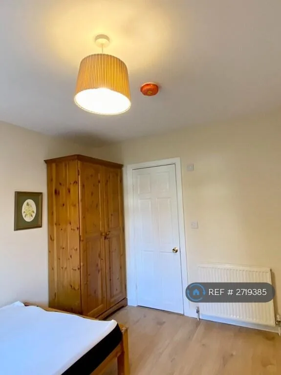 1 bedroom house share for rent