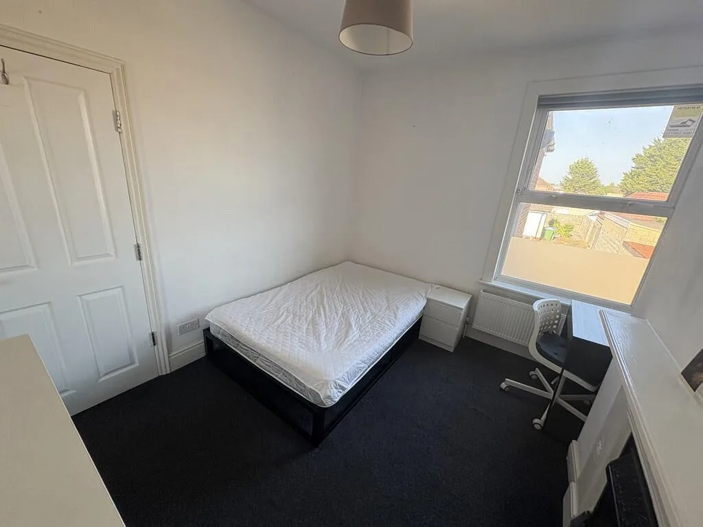 1 bedroom house share for rent