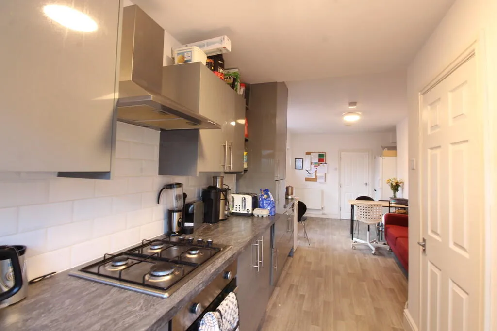 1 bedroom house share for rent