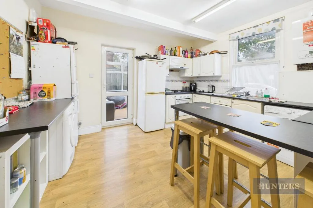 3 bedroom end of terrace house for rent